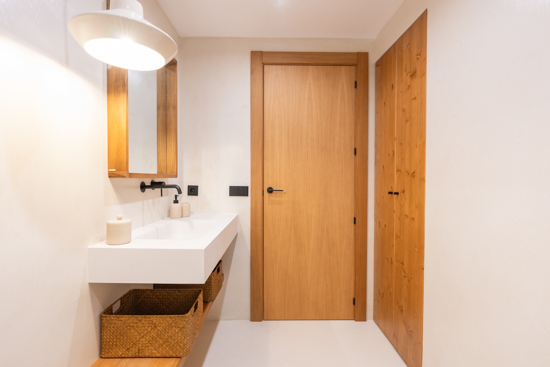 Resa Estates apartment for sale Botafoch Ibiza entrance door .jpg